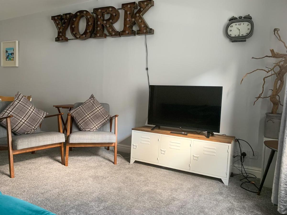 Stay In The Heart Of York At The Hampden - Free Parking - York Holiday Home Buitenkant foto