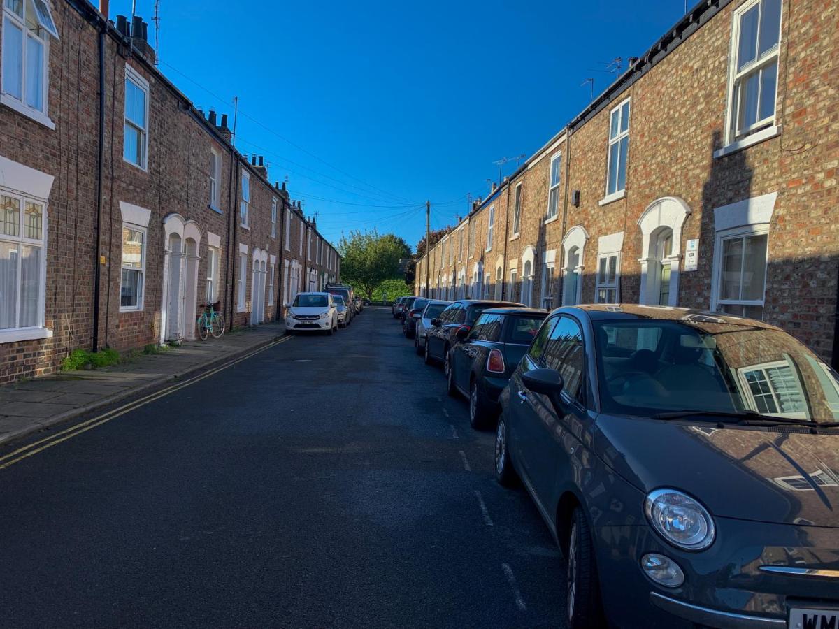 Stay In The Heart Of York At The Hampden - Free Parking - York Holiday Home Buitenkant foto