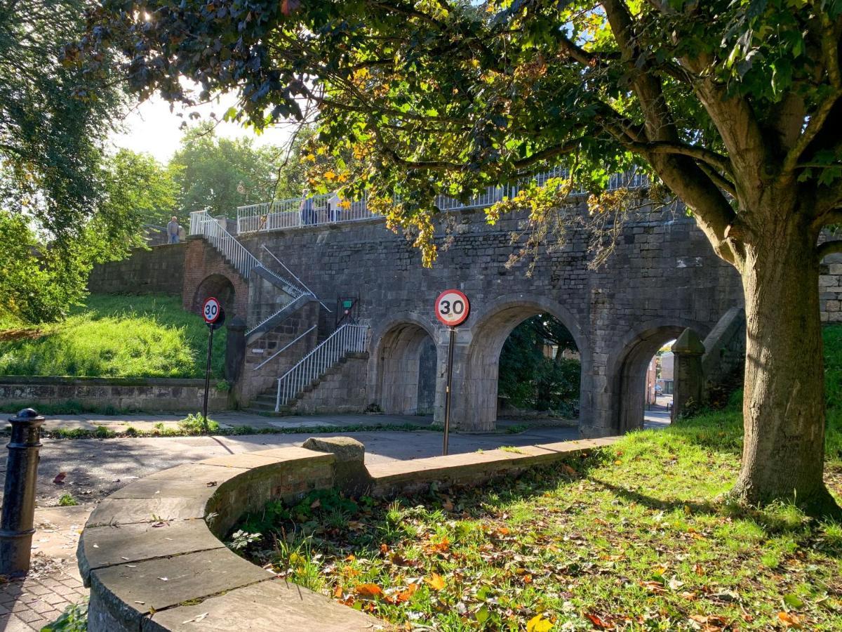 Stay In The Heart Of York At The Hampden - Free Parking - York Holiday Home Buitenkant foto