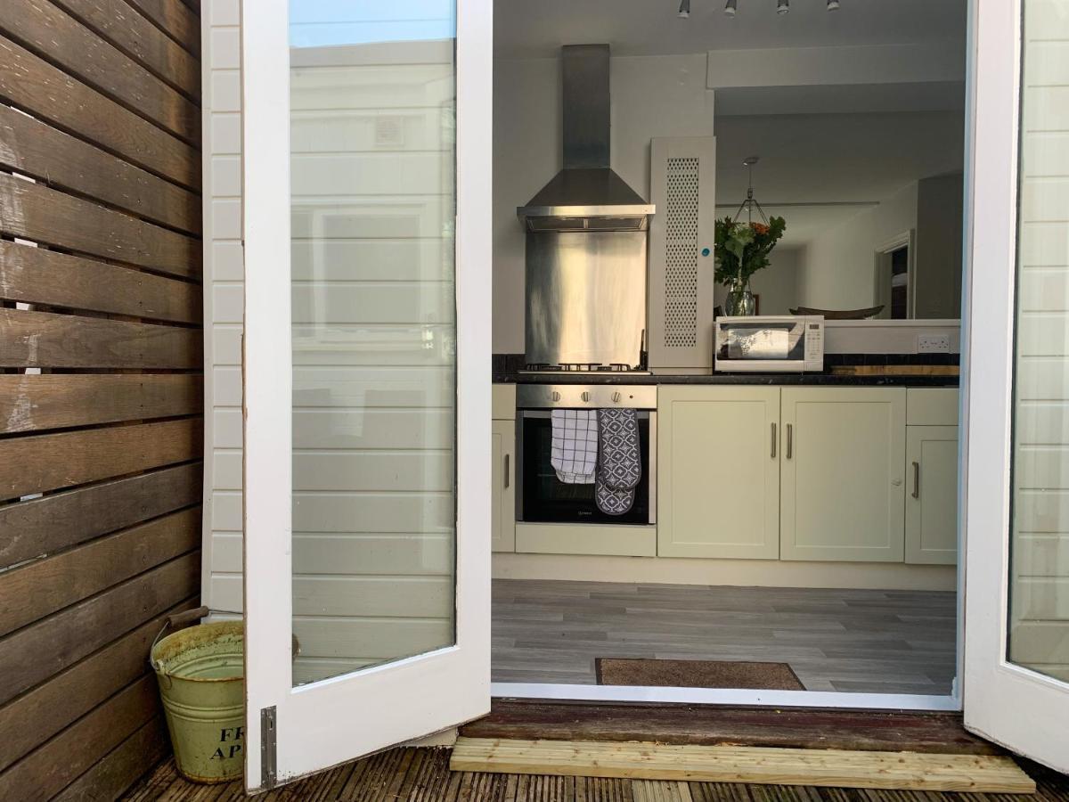 Stay In The Heart Of York At The Hampden - Free Parking - York Holiday Home Buitenkant foto