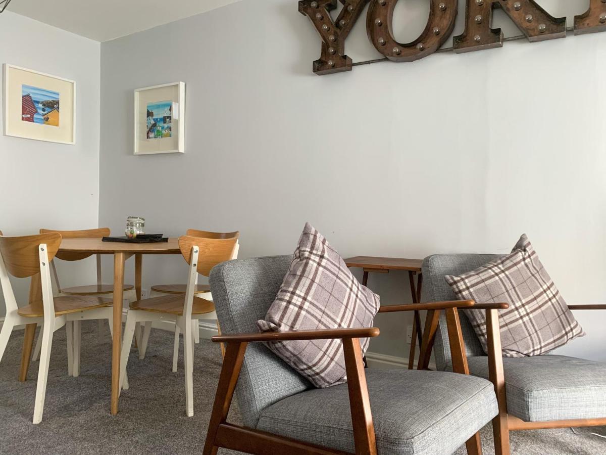 Stay In The Heart Of York At The Hampden - Free Parking - York Holiday Home Buitenkant foto
