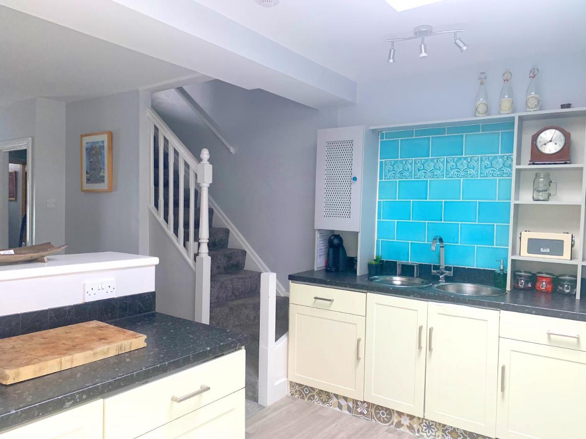 Stay In The Heart Of York At The Hampden - Free Parking - York Holiday Home Buitenkant foto