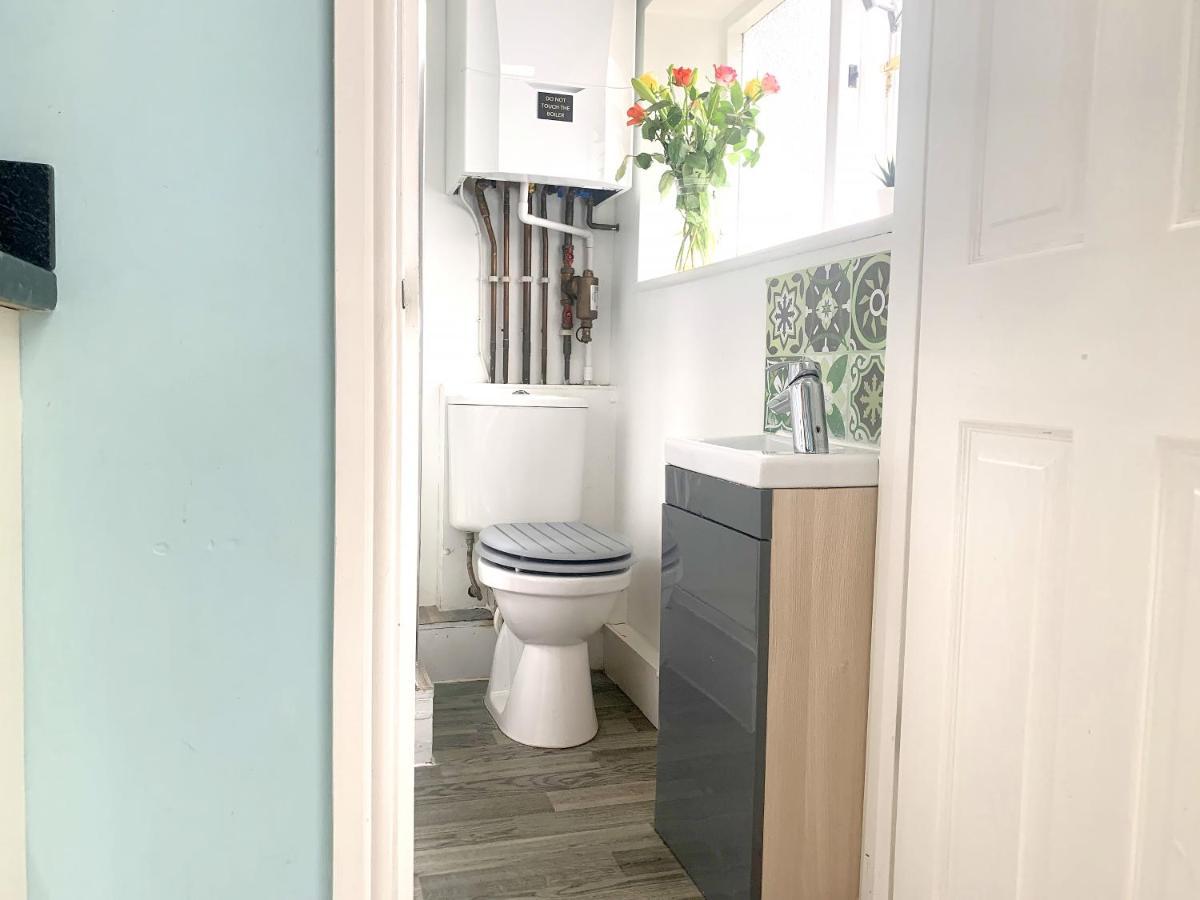 Stay In The Heart Of York At The Hampden - Free Parking - York Holiday Home Buitenkant foto