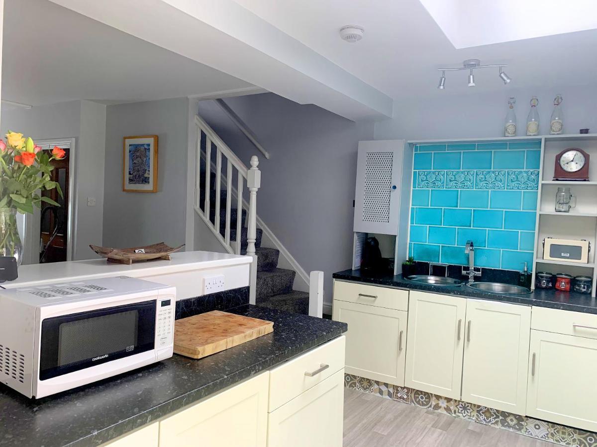Stay In The Heart Of York At The Hampden - Free Parking - York Holiday Home Buitenkant foto