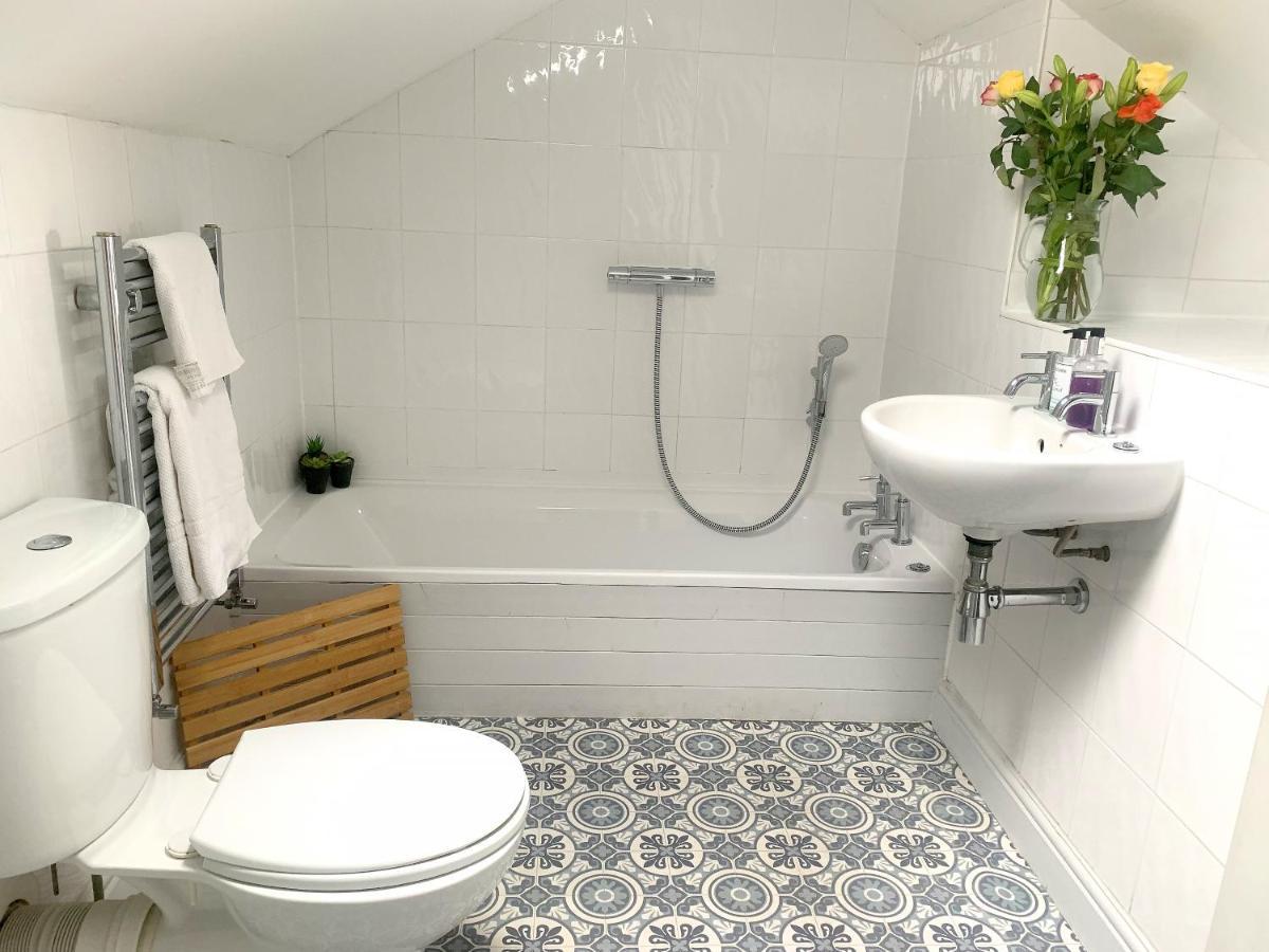 Stay In The Heart Of York At The Hampden - Free Parking - York Holiday Home Buitenkant foto