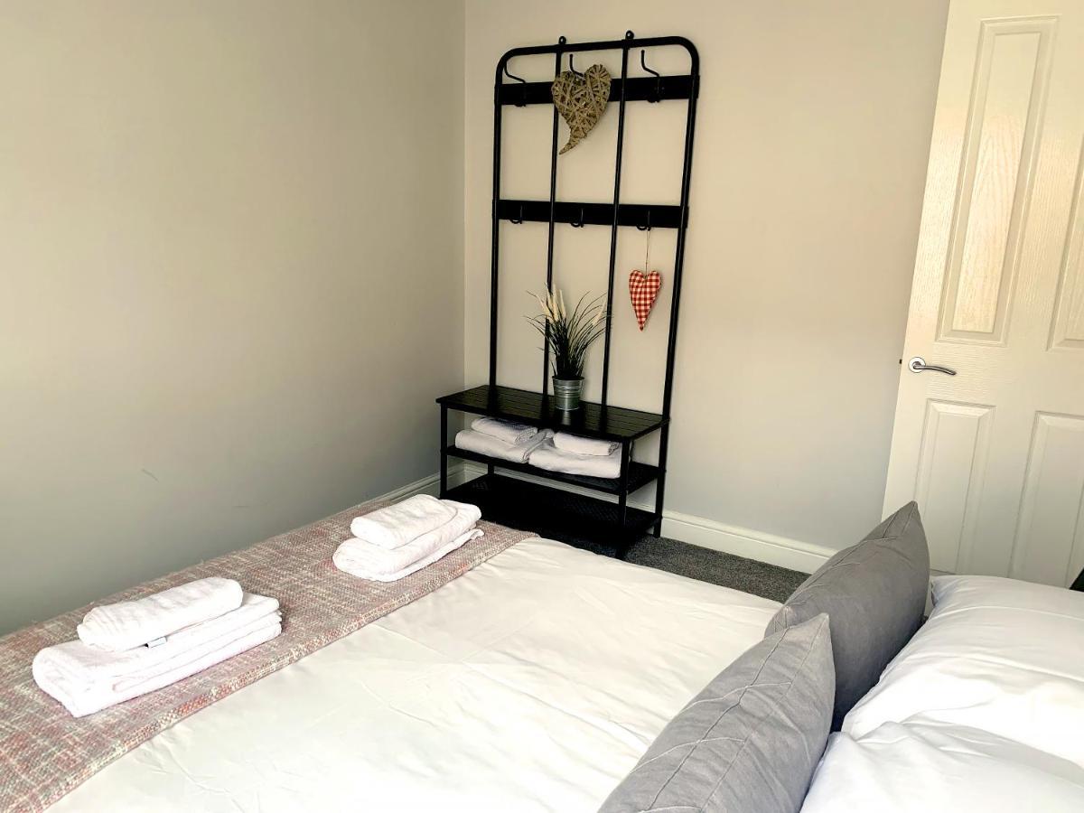 Stay In The Heart Of York At The Hampden - Free Parking - York Holiday Home Buitenkant foto