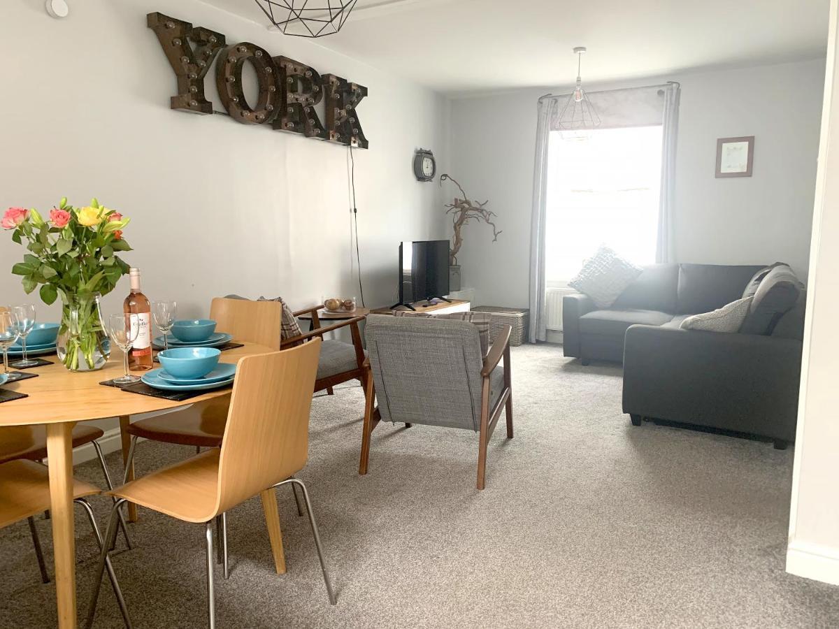 Stay In The Heart Of York At The Hampden - Free Parking - York Holiday Home Buitenkant foto