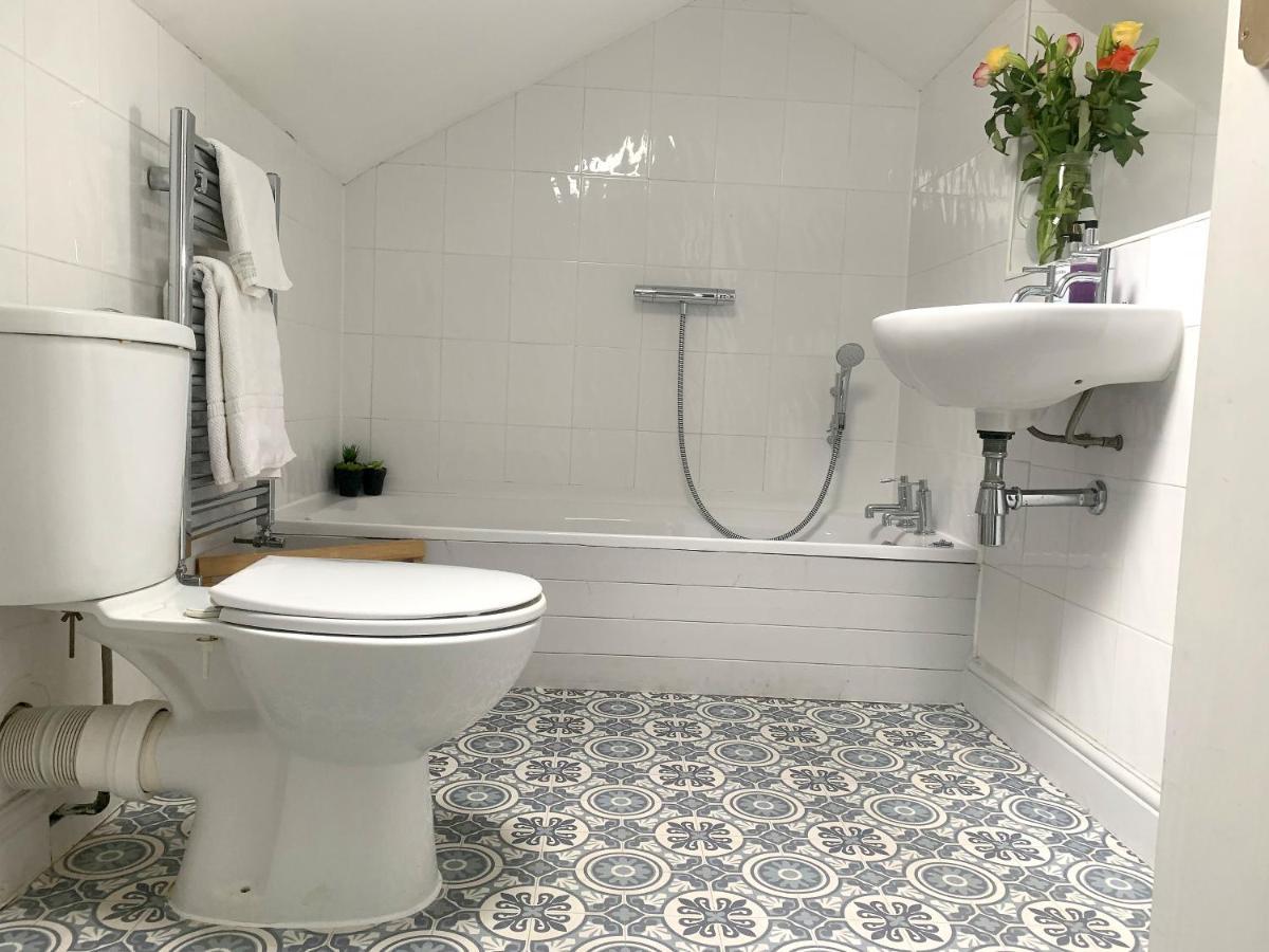 Stay In The Heart Of York At The Hampden - Free Parking - York Holiday Home Buitenkant foto