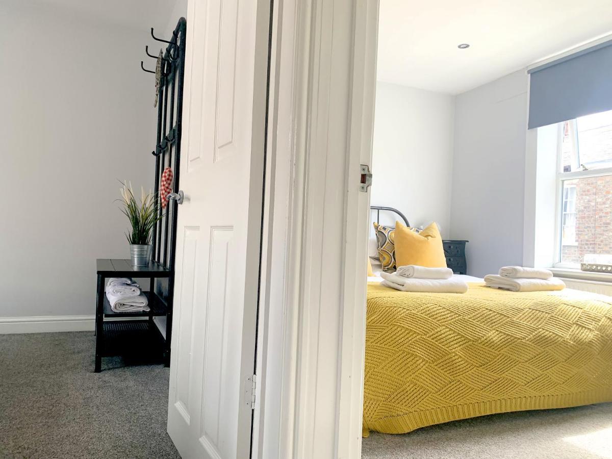 Stay In The Heart Of York At The Hampden - Free Parking - York Holiday Home Buitenkant foto