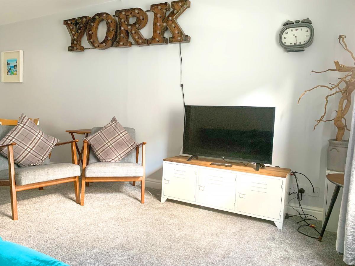 Stay In The Heart Of York At The Hampden - Free Parking - York Holiday Home Buitenkant foto