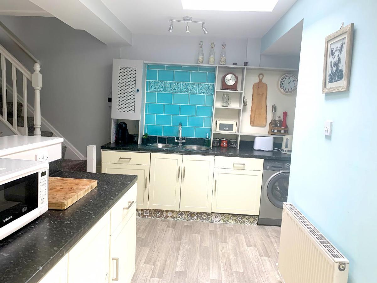 Stay In The Heart Of York At The Hampden - Free Parking - York Holiday Home Buitenkant foto