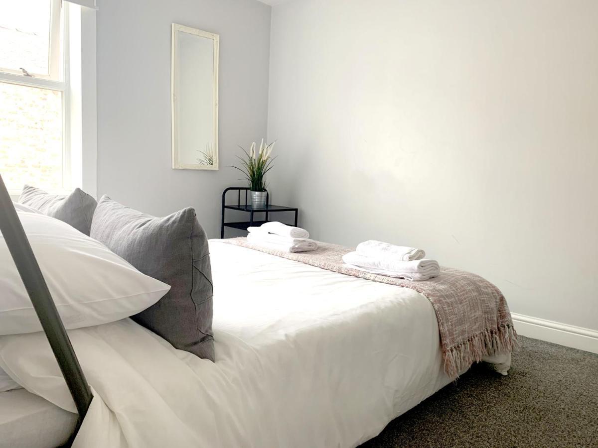 Stay In The Heart Of York At The Hampden - Free Parking - York Holiday Home Buitenkant foto