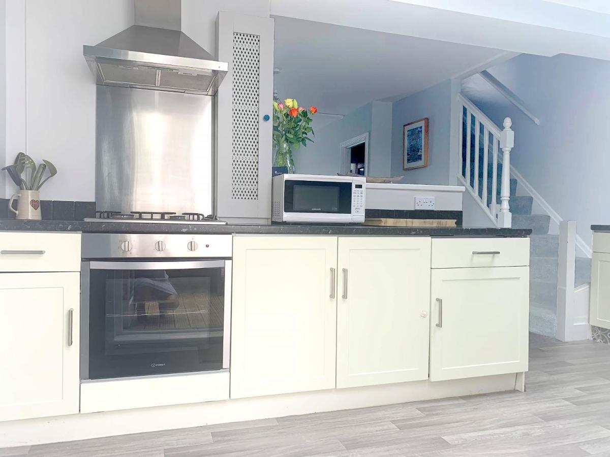 Stay In The Heart Of York At The Hampden - Free Parking - York Holiday Home Buitenkant foto