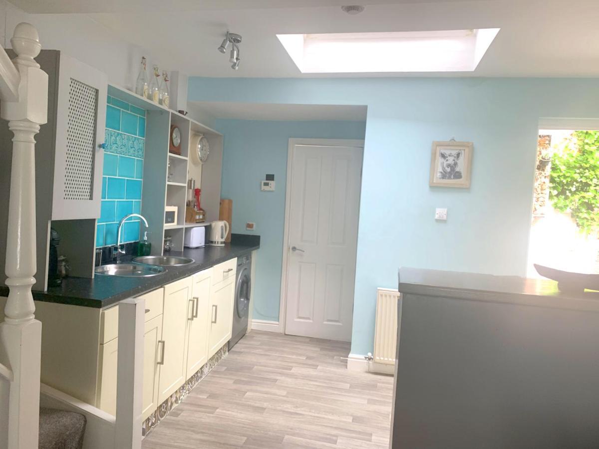 Stay In The Heart Of York At The Hampden - Free Parking - York Holiday Home Buitenkant foto